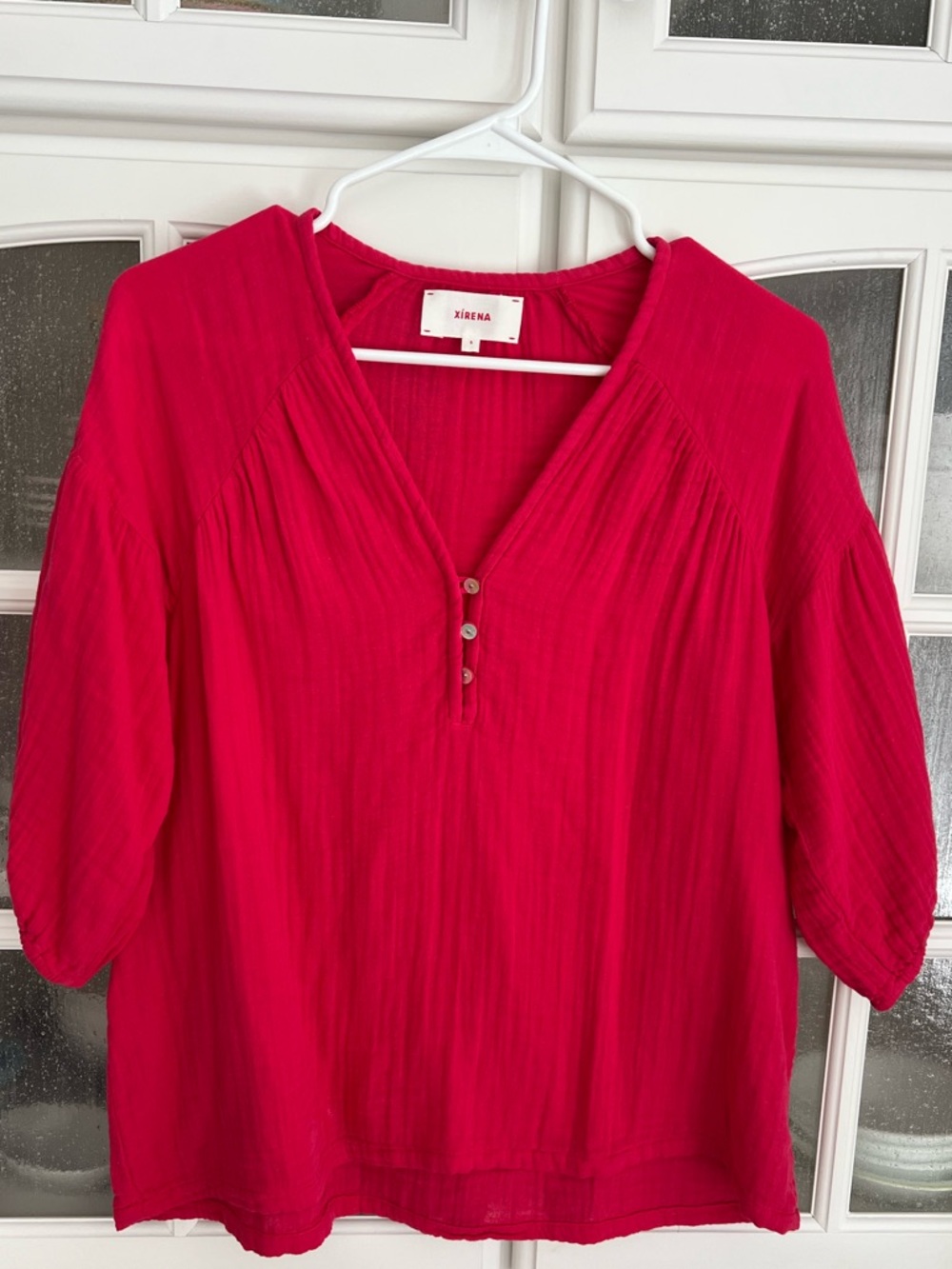 XiRENA Fuchsia Button-Front Peasant Blouse